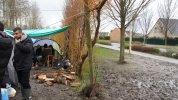 Juste en face du camp, de l'autre côté de la route, la zone (…)